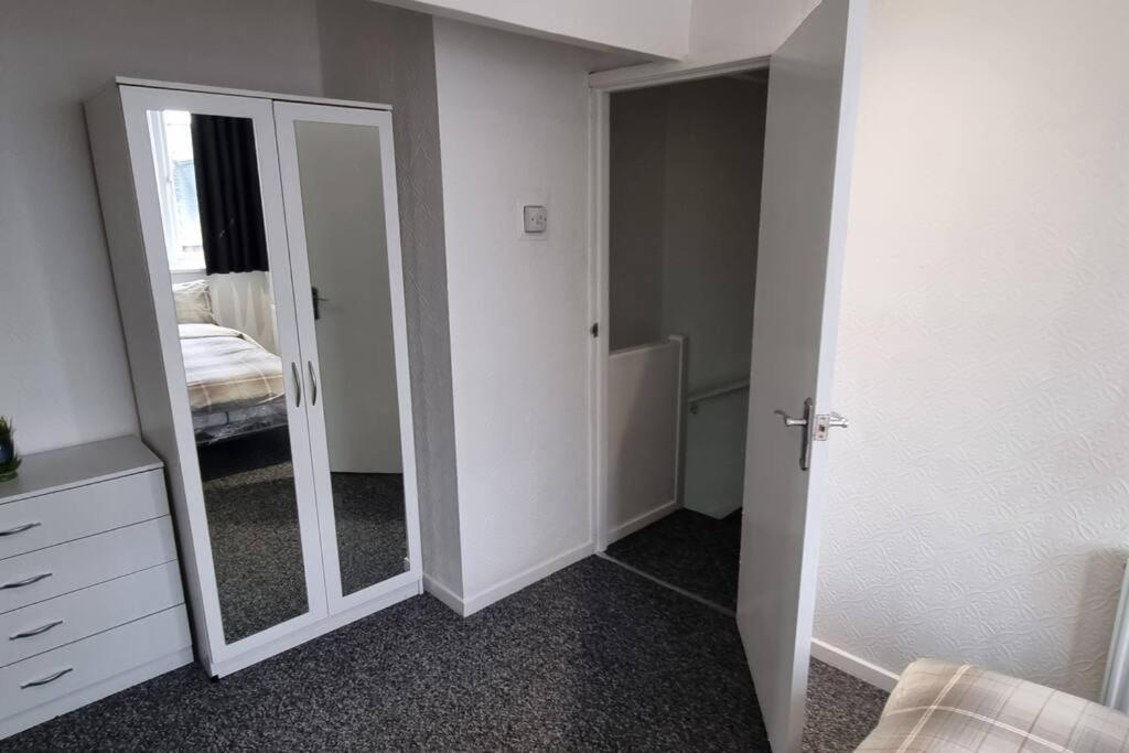 Your Home Away From Home. Leeds  Bagian luar foto